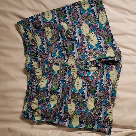 Vineyard Vines 7 Inch Printed Trunks- XXL - Picture 2 of 6